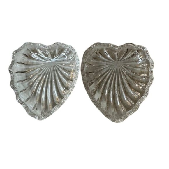 Heart-Shaped Crystal Trinket Box With Lid - Picture 3 of 4